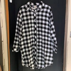Long white buffalo check plaid top